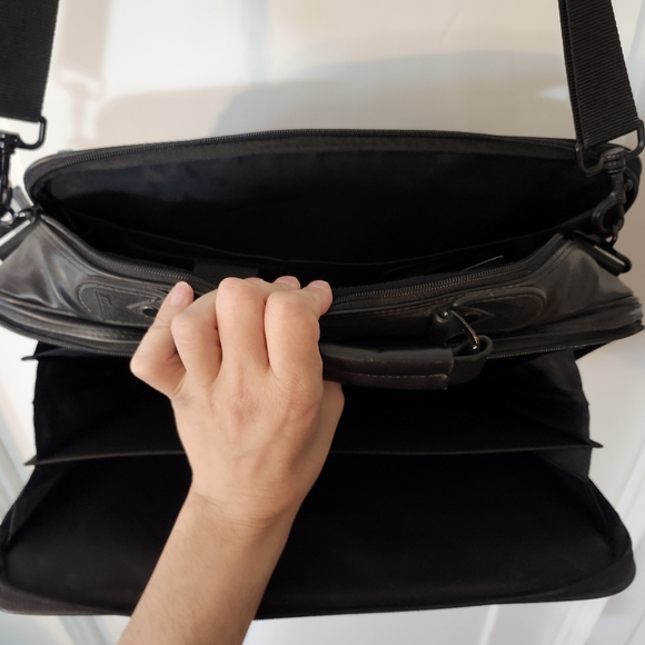 LEATHER LAPTOP BAG BLACK - Picture 8 of 13